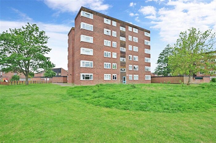 1 Bedroom Flat For Sale In Cressfield, Ashford, Kent, TN23