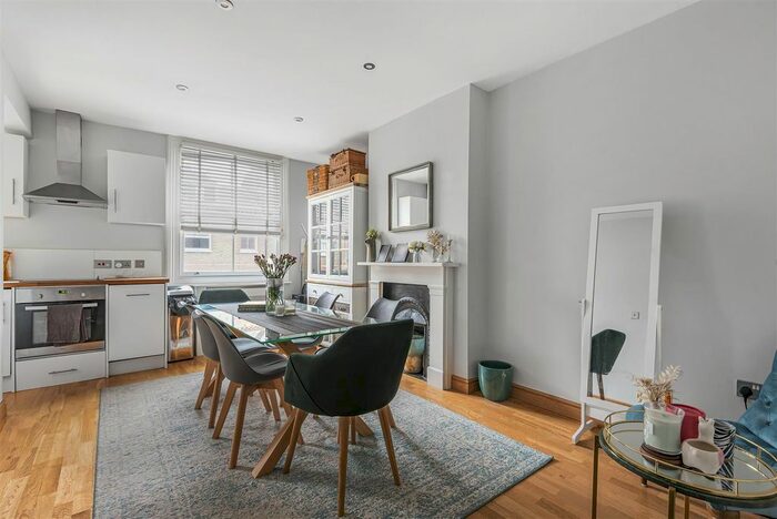 2 Bedroom Flat For Sale In Evelyn Road, Richmond, TW9