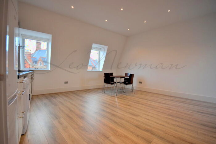 2 Bedroom Flat To Rent In Market Place, Wokingham, RG40