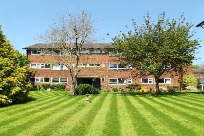 2 Bedroom Flat To Rent In St. Margarets, Guildford, GU1