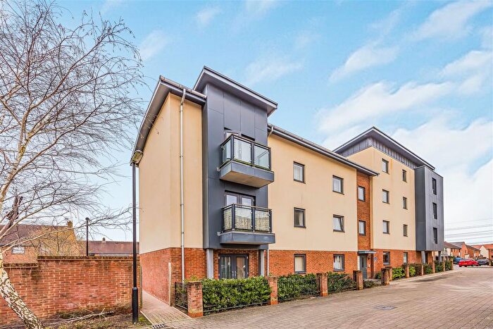 2 Bedroom Flat For Sale In Tiller Road, Waterlooville, PO7