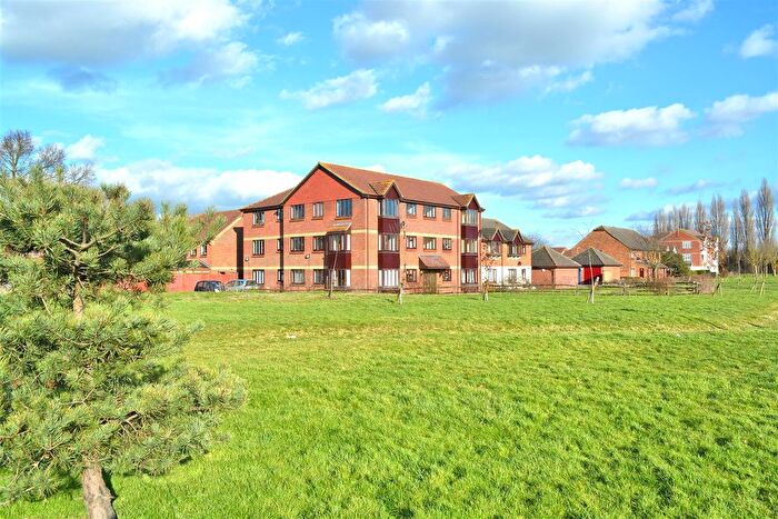 2 Bedroom Flat To Rent In Hamble Road, Didcot, OX11