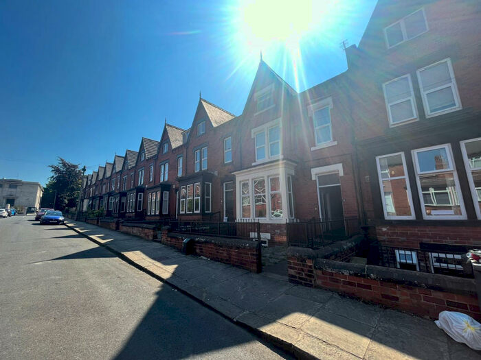 Studio To Rent In Manor Terrace, Leeds, West Yorkshire, LS6