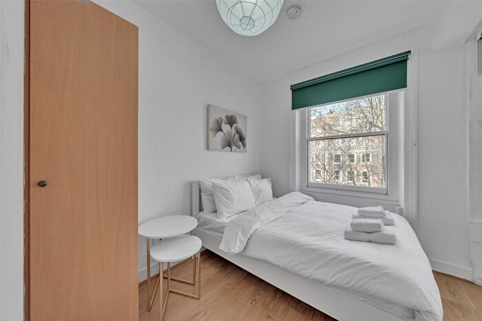 Studio To Rent In Beaufort Gardens, London, SW3