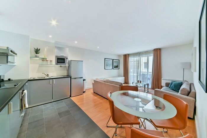 2 Bedroom Apartment To Rent In Meridian Court, Tempus Wharf, Shad Thames, SE16