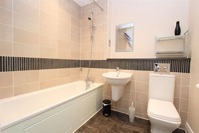 2 Bedroom Flat To Rent In Blythewood Court, Waterloo Road, Uxbridge, UB8