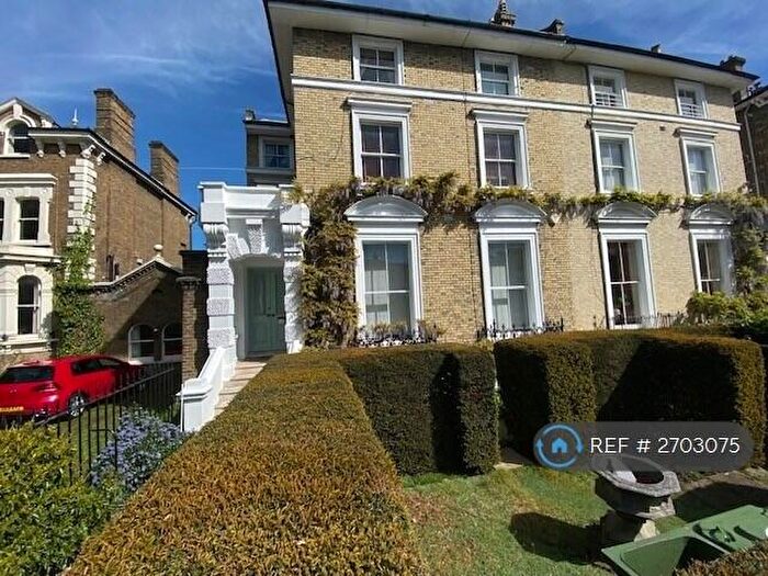 3 Bedroom Flat To Rent In Maze Hill Entrance, London, SE3