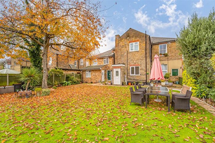 2 Bedroom Property For Sale In Whitton Road, Hounslow, TW3