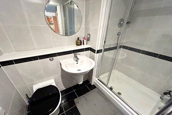 2 Bedroom Flat To Rent In Chandlery Way Taliesin Court, Cardiff, CF10