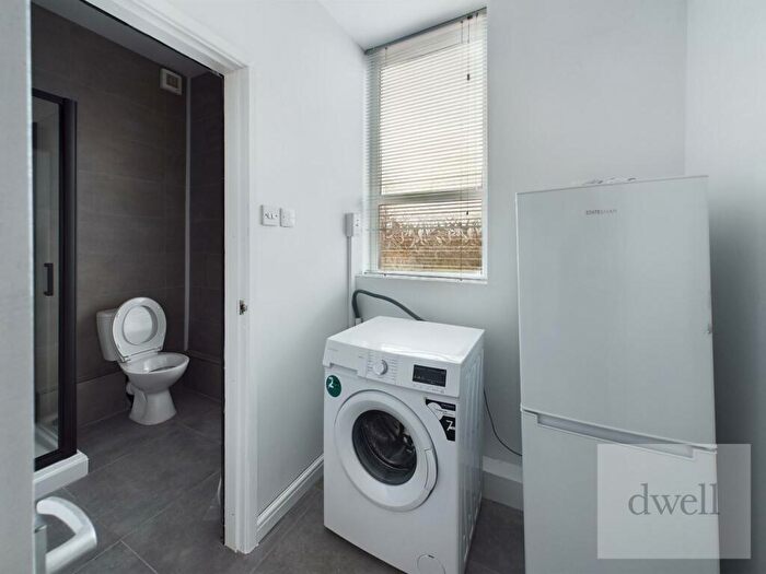 1 Bedroom Flat To Rent In Selby Road, Halton, Leeds, LS15