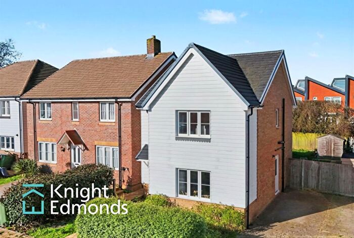 3 Bedroom Detached House For Sale In St. Lawrence Crescent, Coxheath, ME17