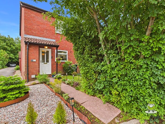 2 Bedroom End Of Terrace House For Sale In McCartney Walk, Basingstoke, Hampshire, RG22