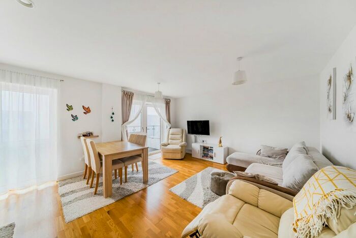 2 Bedroom Flat To Rent In Wintergreen Boulevard, West Drayton, UB7