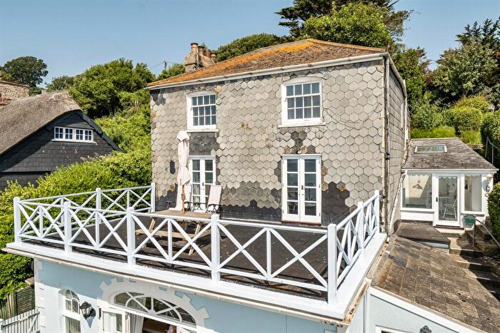 2 Bedroom Apartment For Sale In Marine Parade, Lyme Regis, DT7