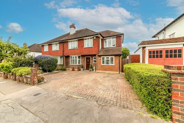 4 Bedroom Semi-Detached House To Rent In Carlton Avenue, South Croydon, CR2