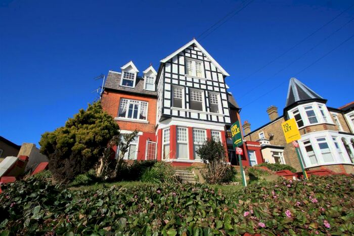 2 Bedroom Flat To Rent In Palmerston Road, Westcliff-On-Sea, SS0