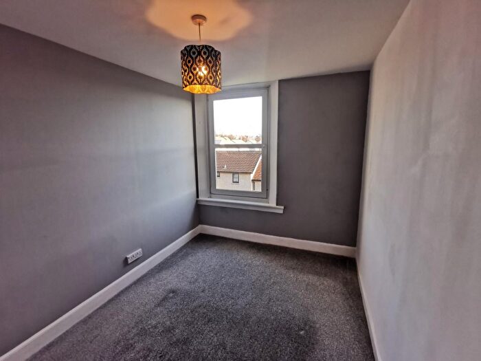 3 Bedroom Flat To Rent In Court Street, Stobswell, Dundee, DD3