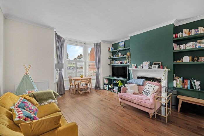 2 Bedroom Flat For Sale In Pandora Road, West Hampstead, London, NW6