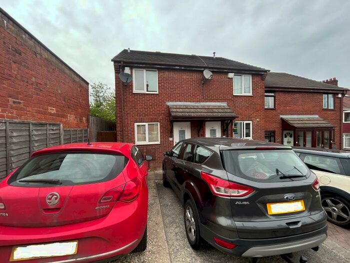 2 Bedroom Semi-Detached House To Rent In Two Gates, Halesowen, West Midlands, B63
