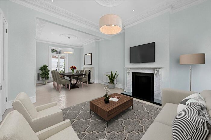 5 Bedroom Terraced House To Rent In Coverdale Road, Shepherds Bush Green, W12