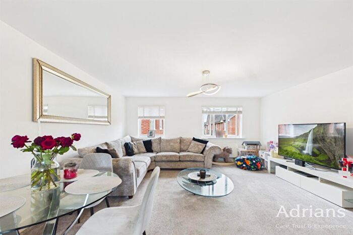 2 Bedroom Apartment For Sale In Chiltern Close, Chelmsford, CM1