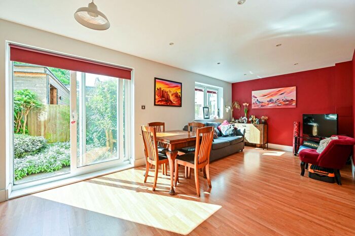 2 Bedroom Flat For Sale In Alscot Road, Southwark, London, SE1