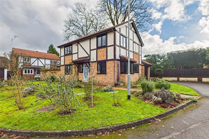 4 Bedroom Detached House For Sale In Blake Close, Crowthorne, Berkshire, RG45