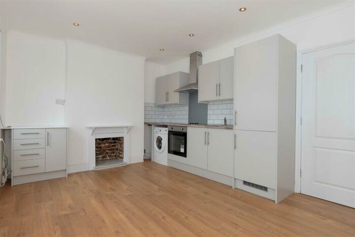 1 Bedroom Apartment To Rent In Newland Road, Worthing, BN11