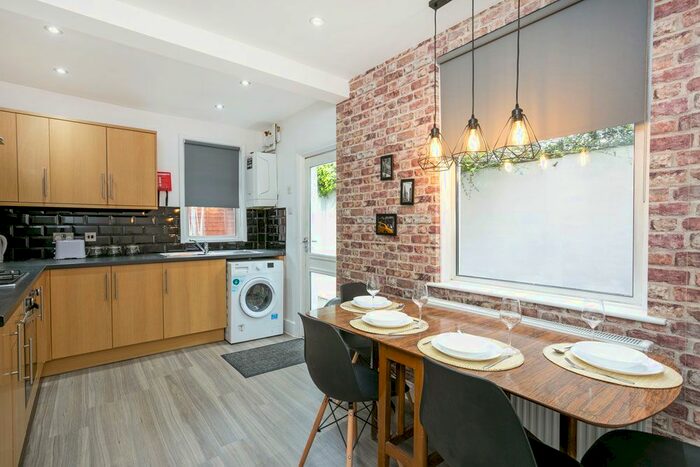 4 Bedroom Flat To Rent In Shirley Road, Stratford, E15