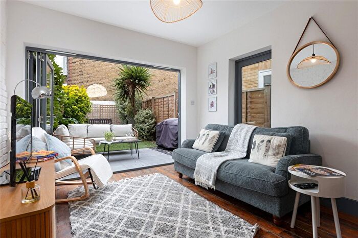 2 Bedroom Flat To Rent In Rotherwood Road, London, SW15