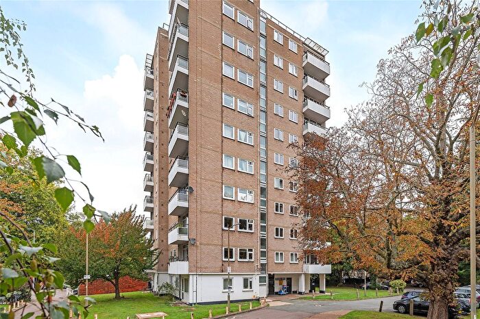 1 Bedroom Flat For Sale In Woodhall House, Fitzhugh Grove, Wandsworth, London, SW18
