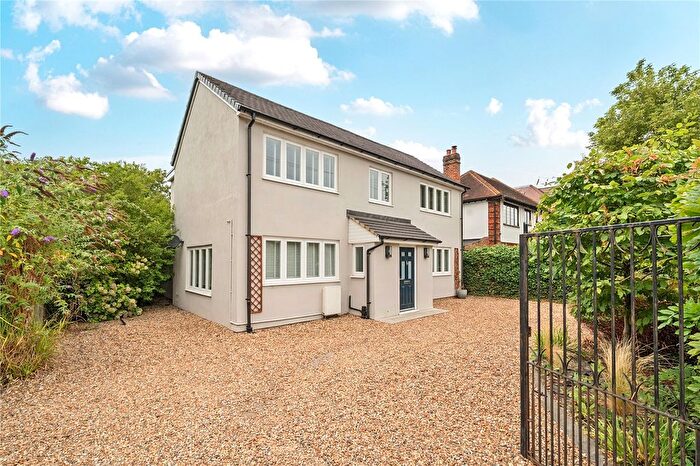 4 Bedroom Detached House For Sale In Sidney Road, Walton-On-Thames, KT12