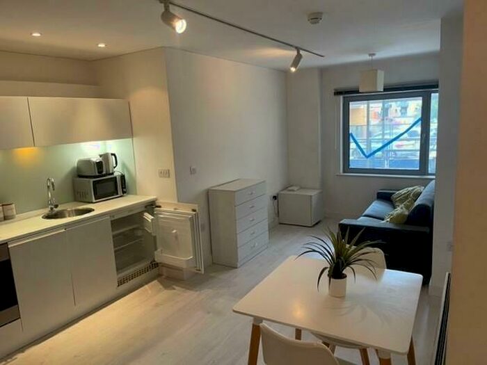 1 Bedroom Apartment To Rent In Manor Mills, City Centre, LS11