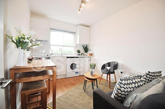 2 Bedroom Flat To Rent In Hornsey Road, London, N19