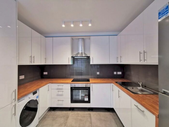 5 Bedroom Semi-Detached House To Rent In Princess Avenue, Beeston, NG9