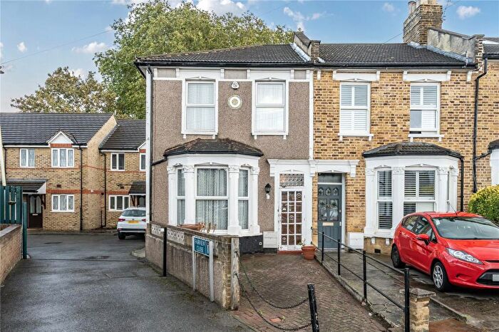 3 Bedroom End Of Terrace House For Sale In Fairlawn Park, Sydenham, London, SE26