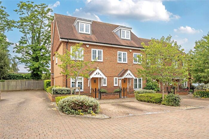 3 Bedroom End Of Terrace House For Sale In Walsham Mews, Ripley, Surrey, GU23
