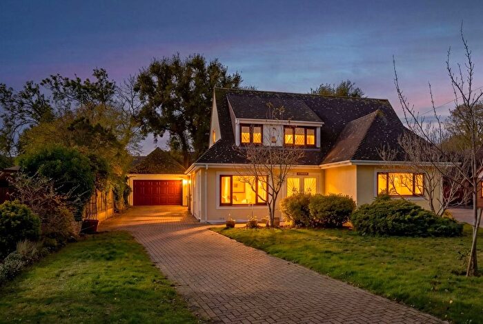 3 Bedroom Detached House For Sale In Green Glades, Hornchurch, RM11