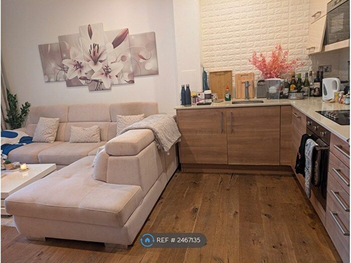 1 Bedroom Flat To Rent In Cornell Square, London, SW8