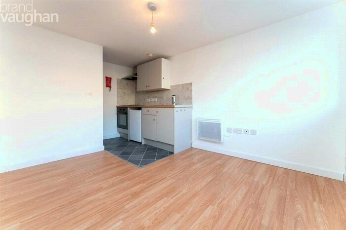 Flat To Rent In Railway Road, Newhaven, East Sussex, BN9