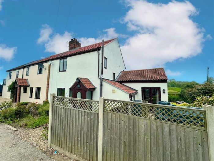 3 Bedroom Semi-Detached House For Sale In Swim Road, Runham, NR29