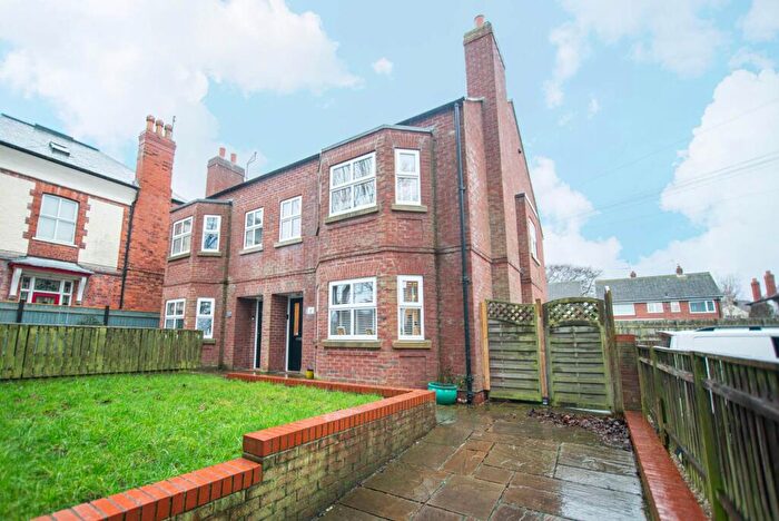 5 Bedroom Semi Detached House For Sale In Eastbourne Road, Hornsea, HU18