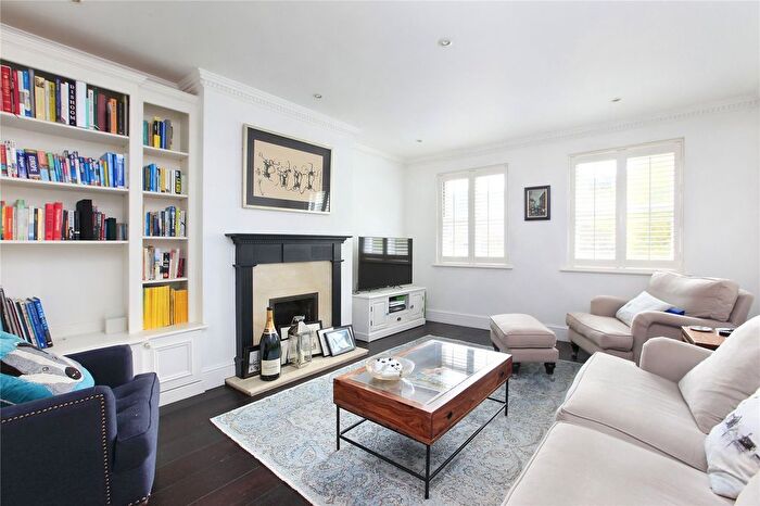 4 Bedroom Mews To Rent In Fernbank Mews, Clapham, SW12