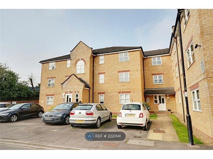 2 Bedroom Flat To Rent In Kirkland Drive, Enfield, EN2