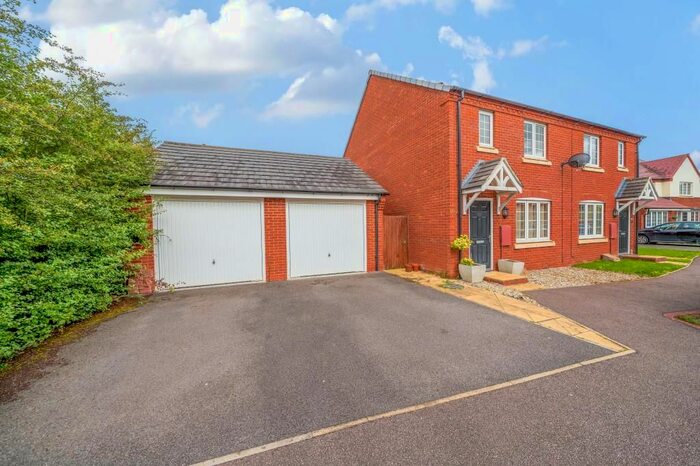 3 Bedroom Semi-Detached House For Sale In Upper Arncott, Oxfordshire, OX25