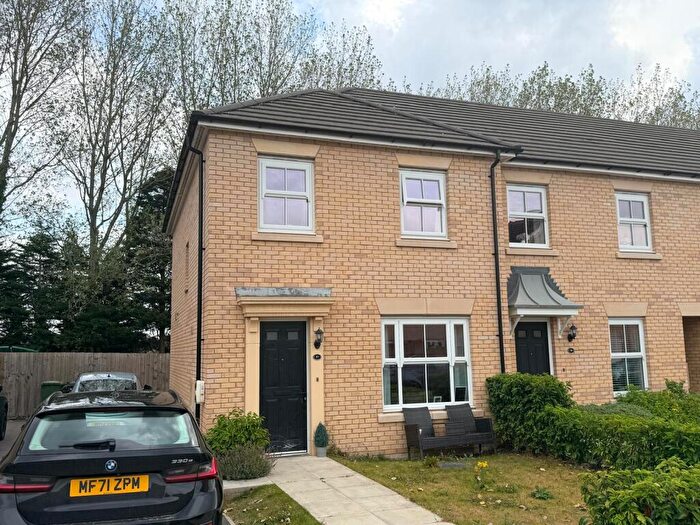 3 Bedroom Town House To Rent In Conisbrough Grove, Garforth, Leeds, LS25