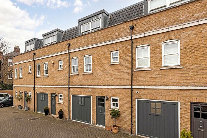 4 Bedroom Terraced House To Rent In Wendle Square, Battersea, SW11