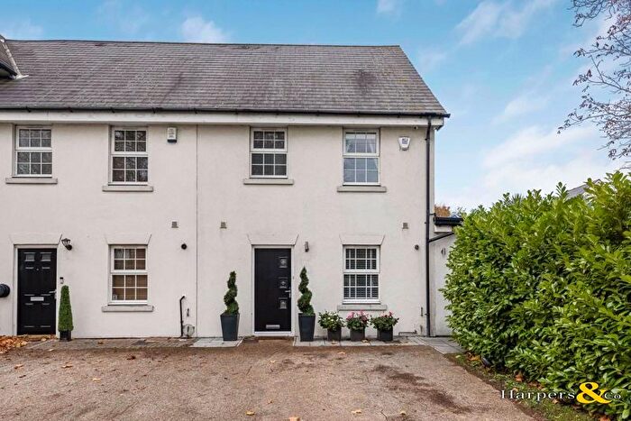 4 Bedroom Terraced House For Sale In Calvert Drive, Dartford, DA2