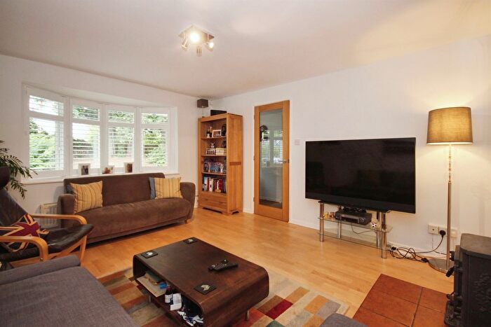 4 Bedroom Link Detached House For Sale In Antrobus Close, Hatton, Warwick, CV35