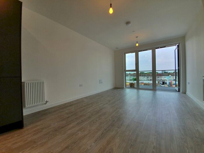1 Bedroom Flat To Rent In Shipbuilding Way, Upton Park, London, E13